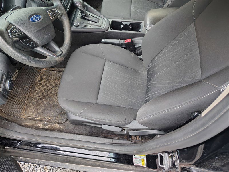Used 2017 Ford Focus SE FWD image 14
