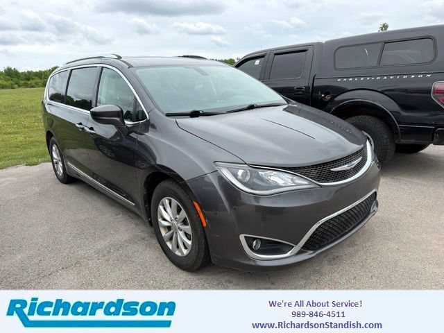 Used 2019 Chrysler Pacifica Touring-L FWD image 1