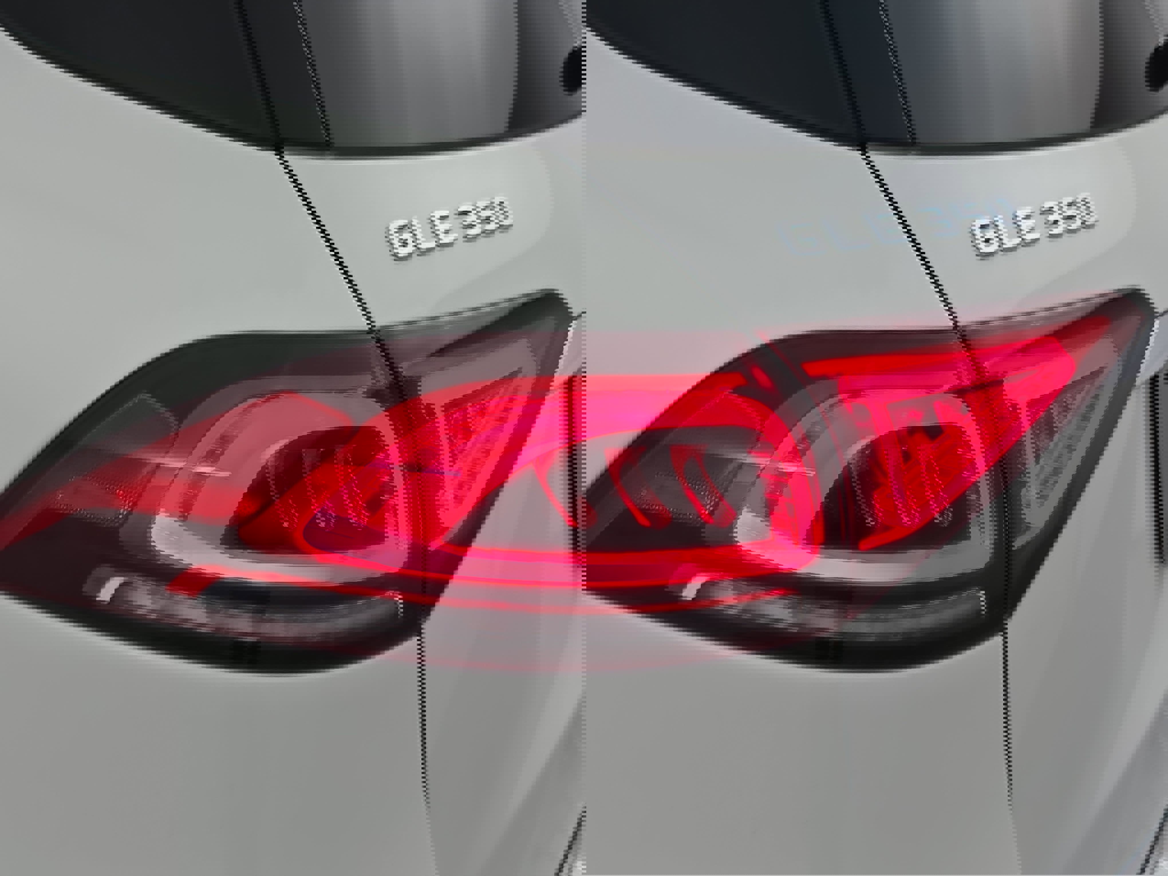 Certified 2022 Mercedes-Benz GLE 350 4MATIC w/ Premium Package image 35