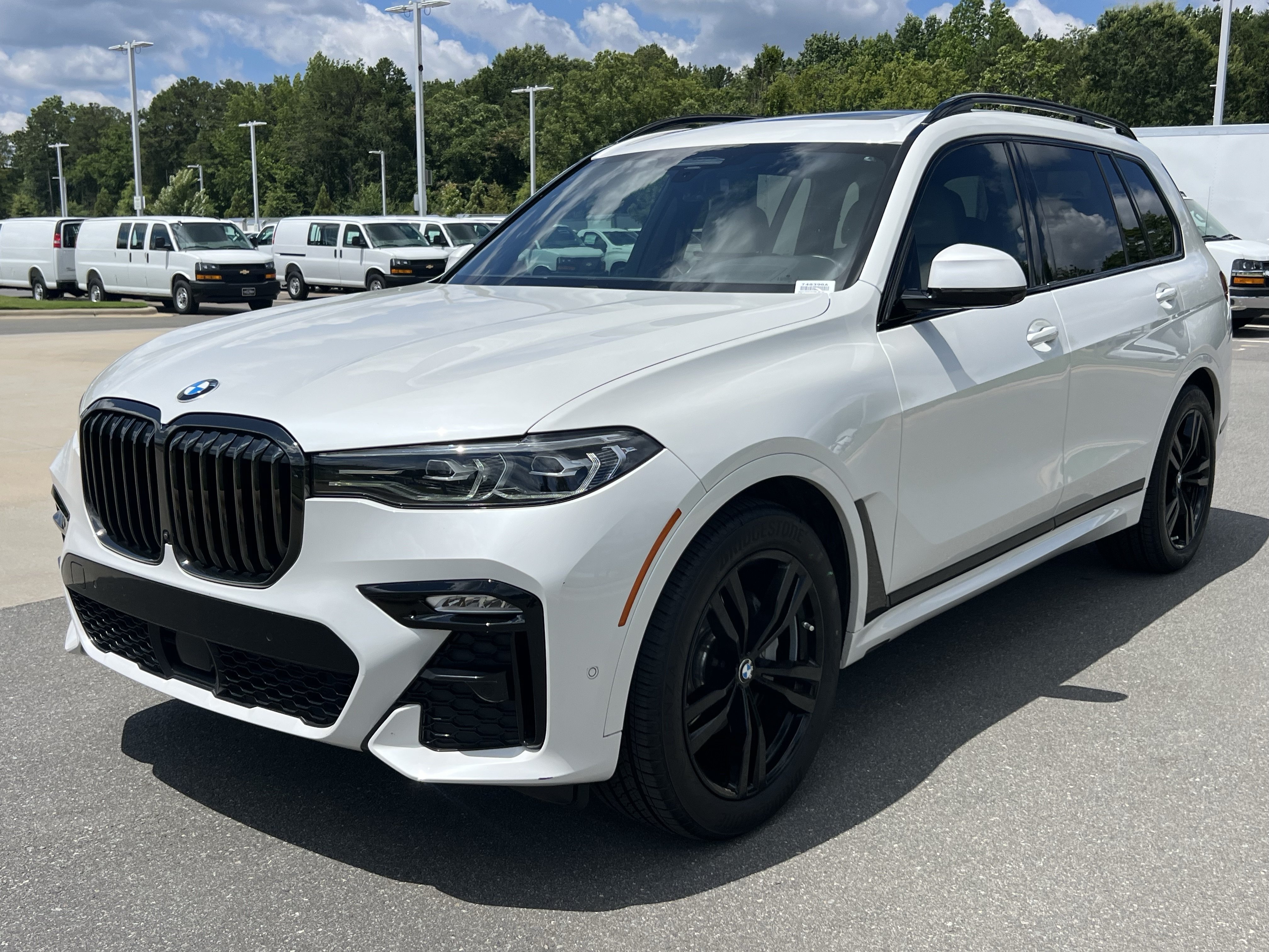 Used 2022 BMW X7 xDrive40i w/ M Sport Package AWD/4WD image 5