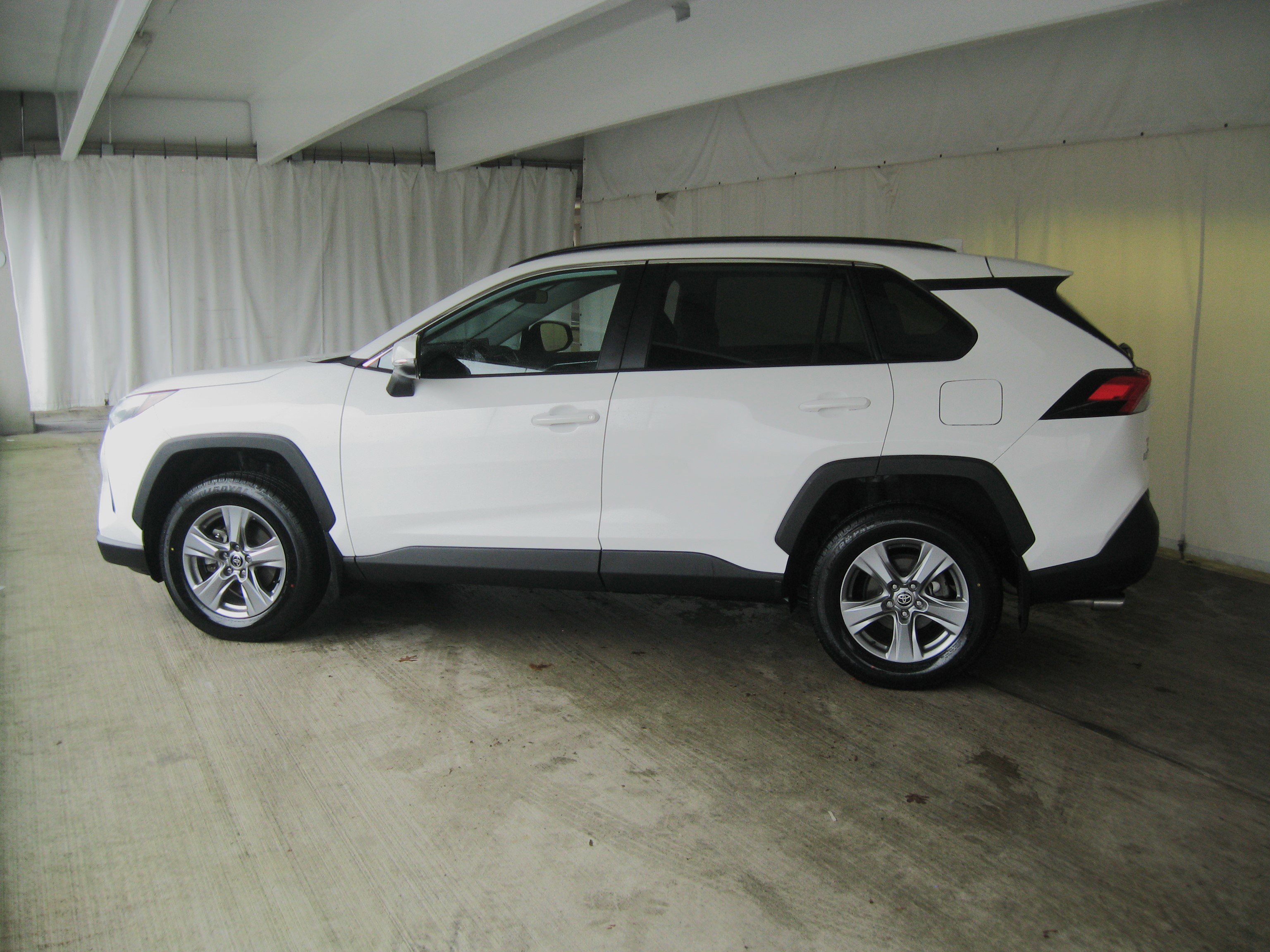 Used 2022 Toyota RAV4 XLE image 25