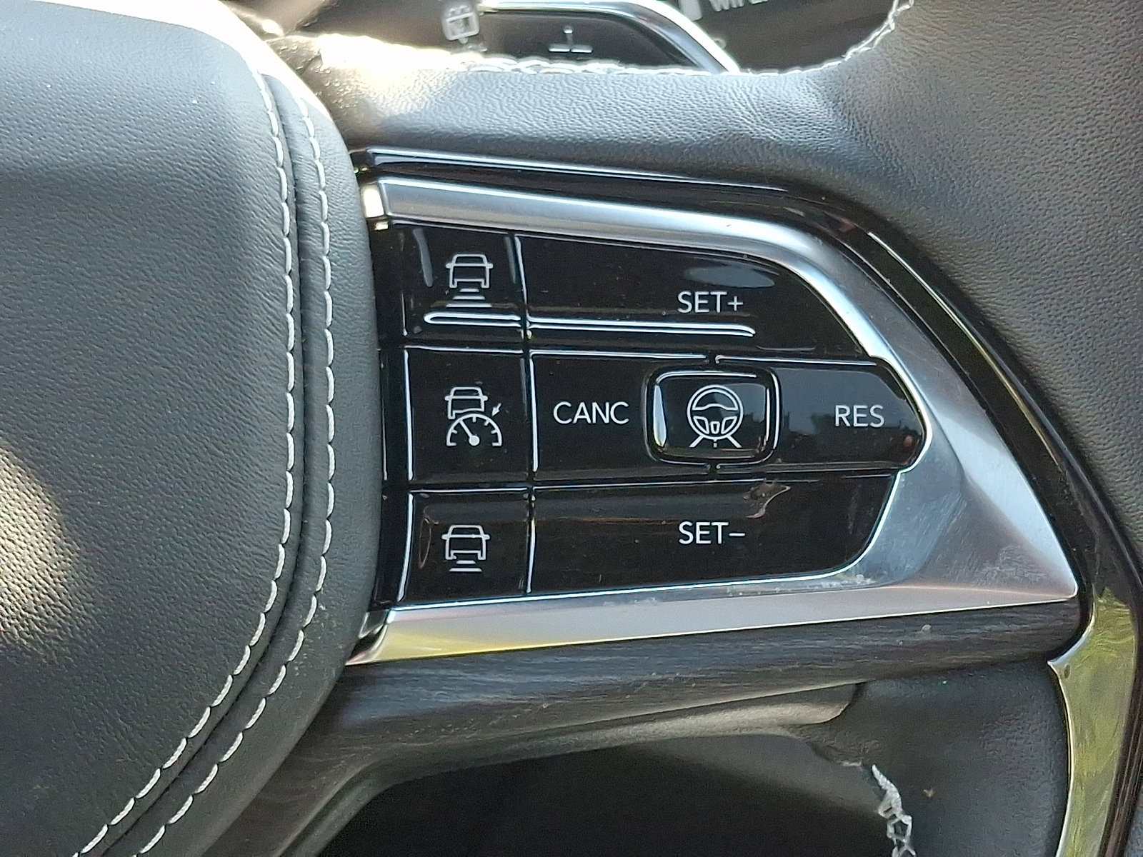 Certified 2025 Jeep Grand Cherokee Overland w/ Adv Protech Group III AWD/4WD image 23