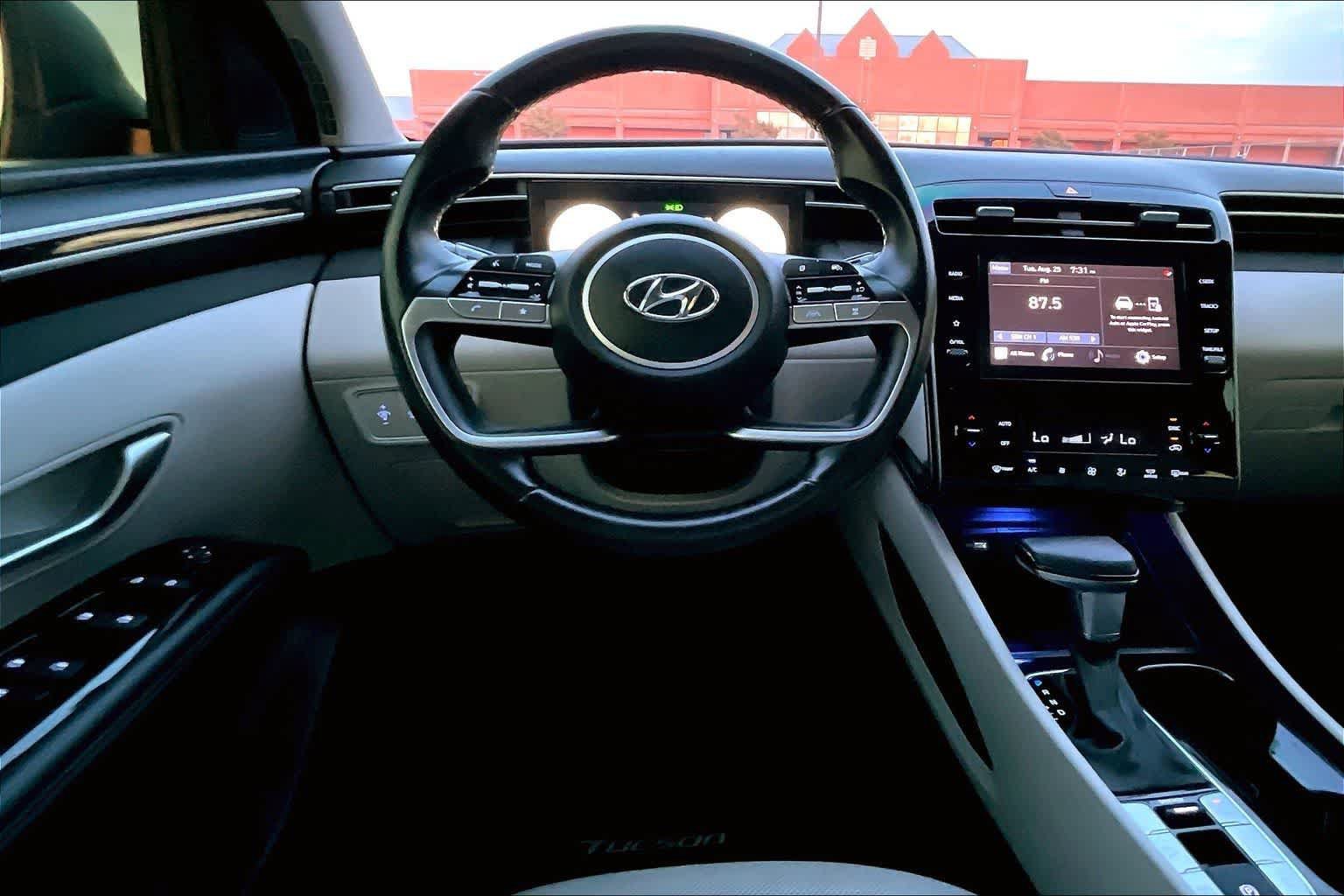 Used 2022 Hyundai Tucson SEL w/ Convenience + Premium Package FWD image 12