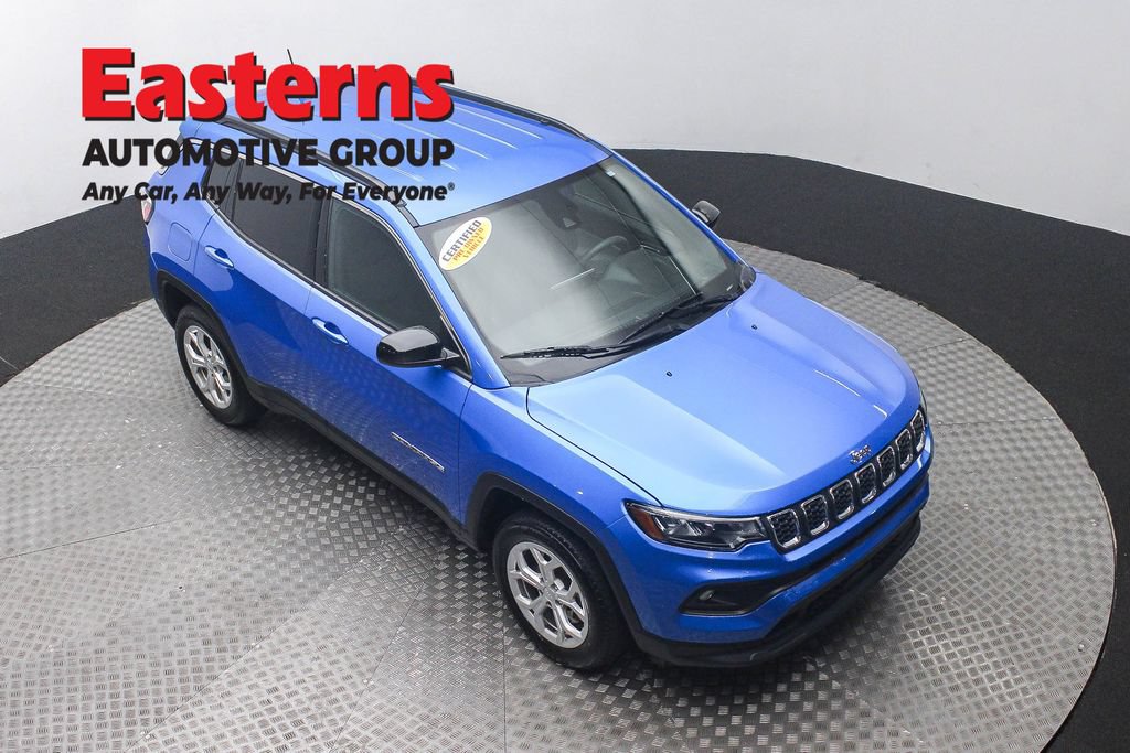 Used 2024 Jeep Compass Latitude AWD/4WD image 3