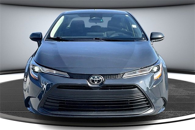 Used 2023 Toyota Corolla LE image 2