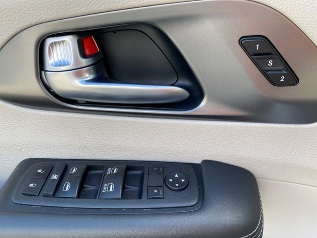 Used 2024 Chrysler Pacifica Touring-L FWD image 26