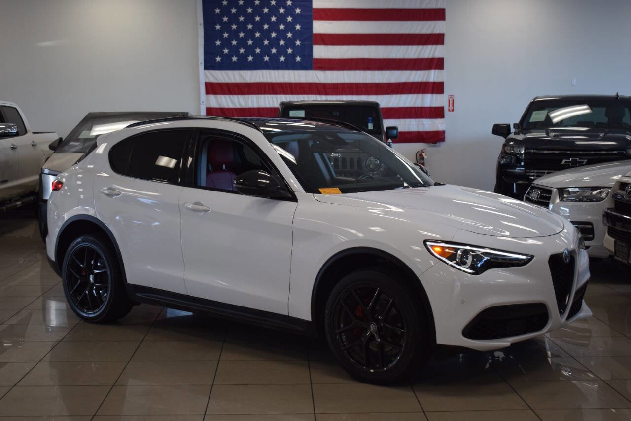 Used 2020 Alfa Romeo Stelvio w/ Nero Edizione