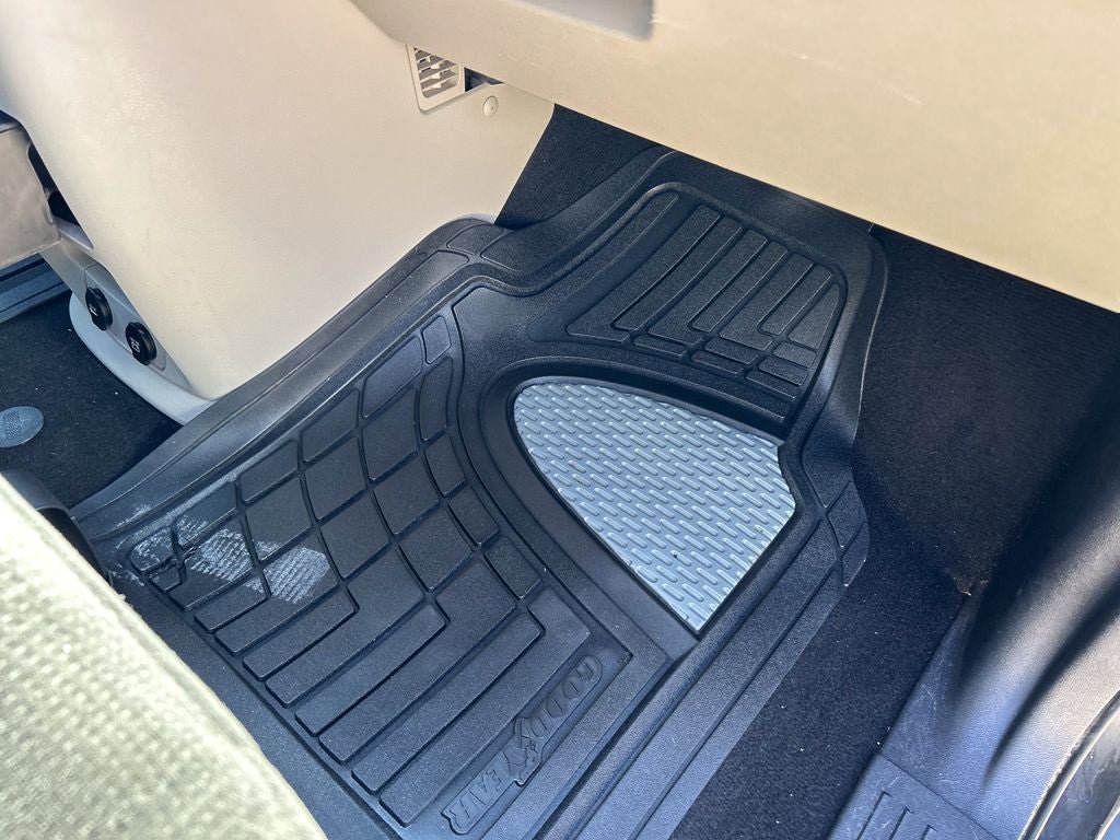 Used 2015 Dodge Grand Caravan American Value Package FWD image 23