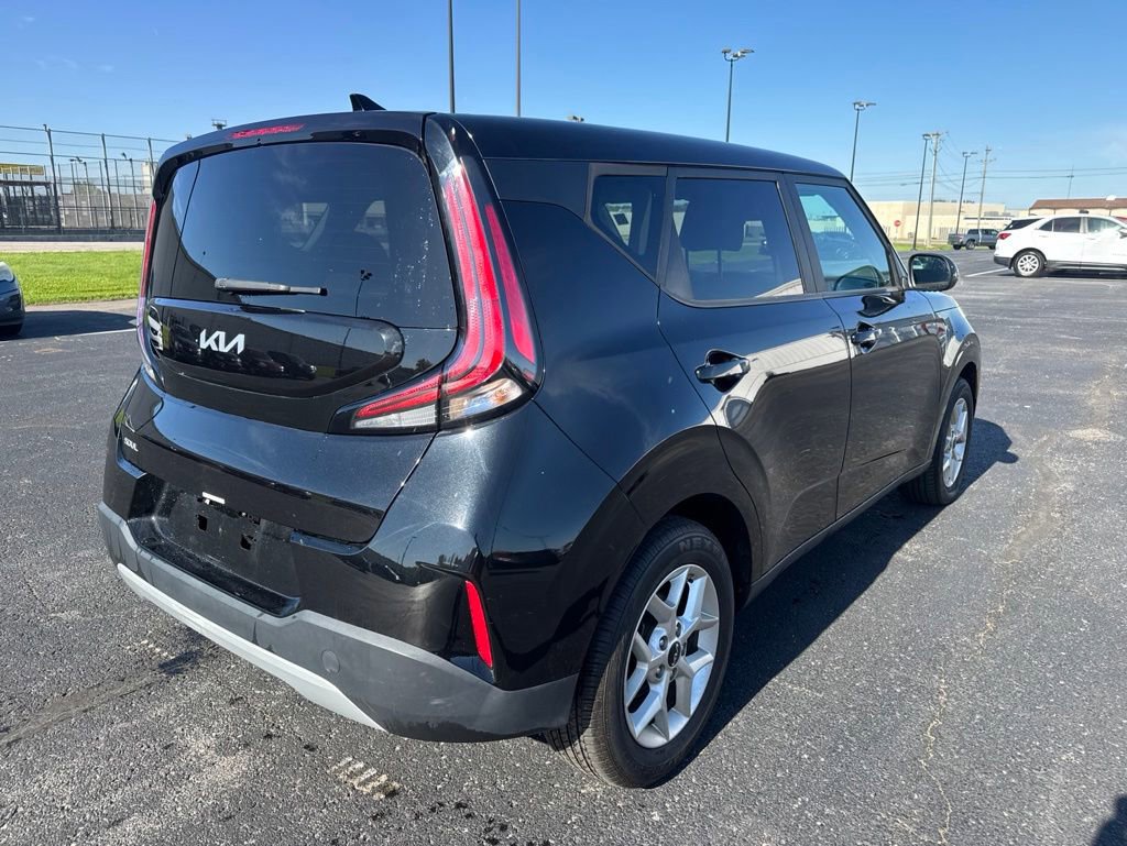 Used 2023 Kia Soul S FWD image 3