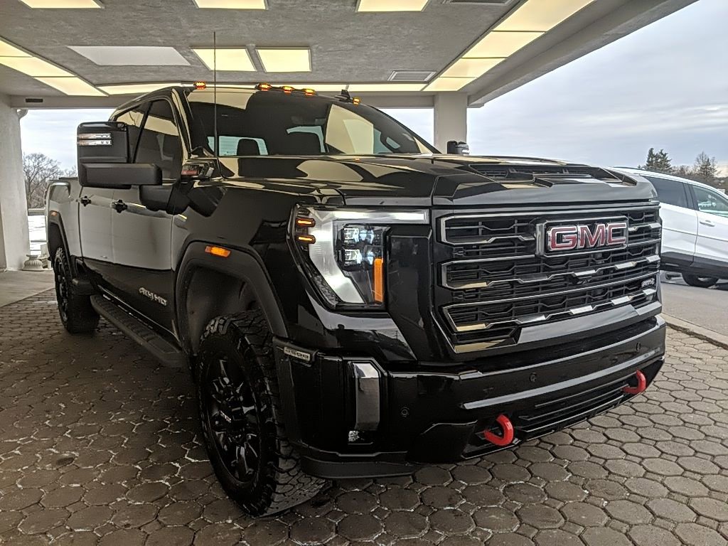 Used 2024 GMC Sierra 2500 AT4 w/ Technology Package image 3