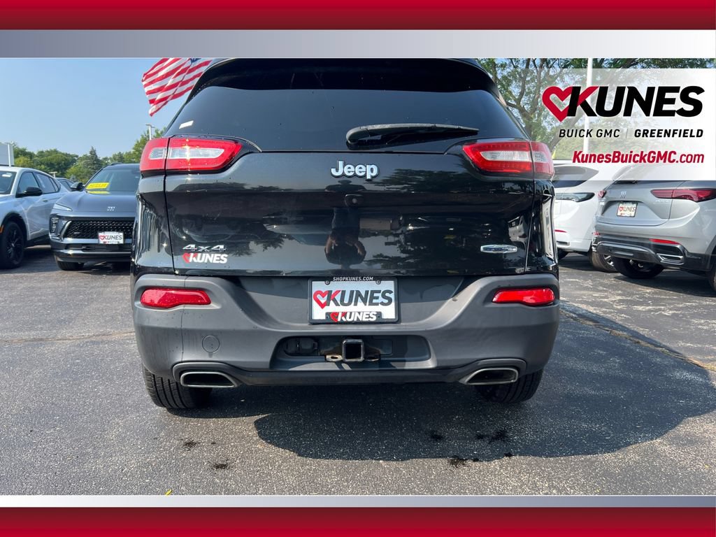 Used 2016 Jeep Cherokee Latitude w/ Cold Weather Group AWD/4WD image 19