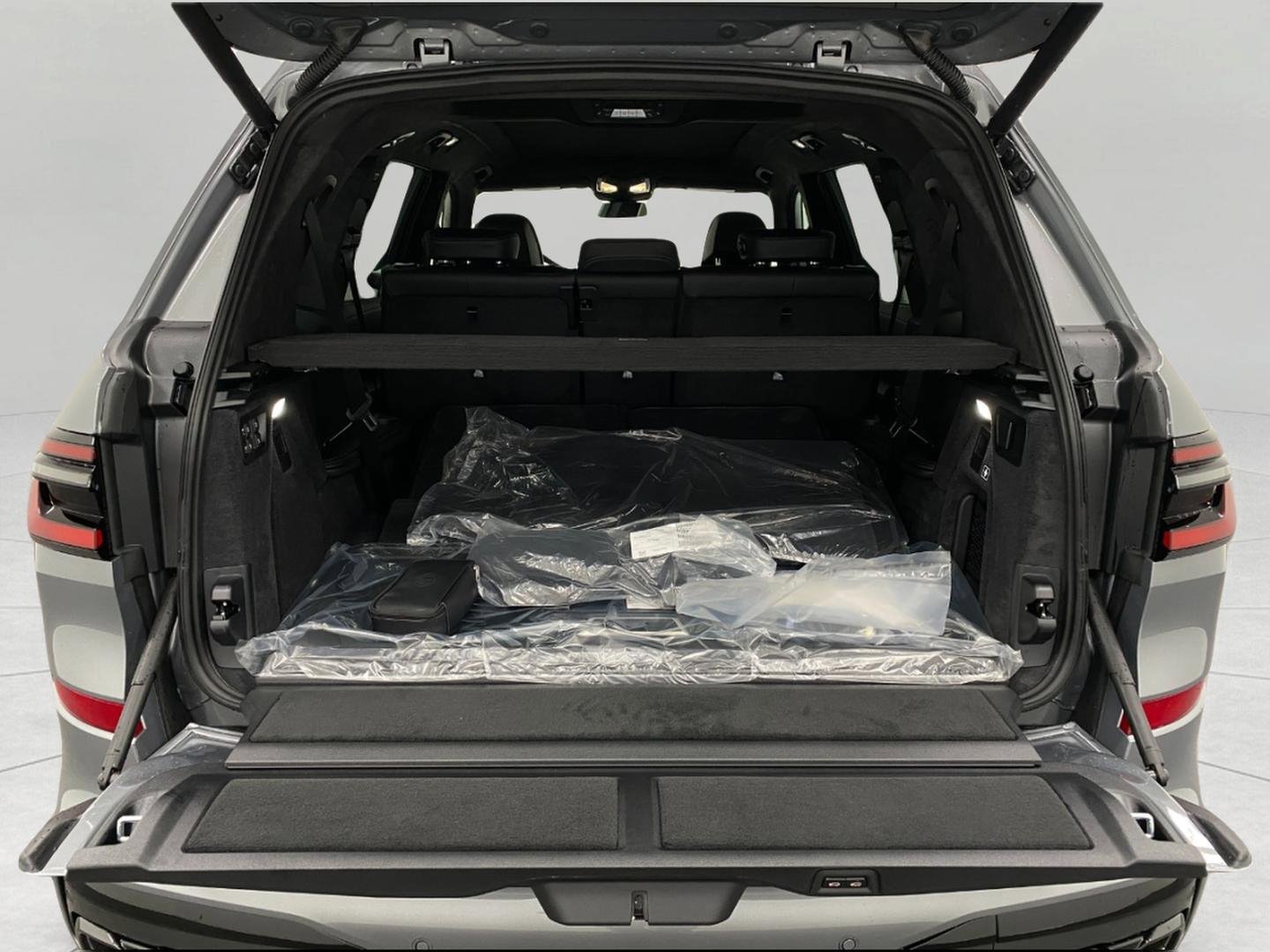 New 2026 BMW X7 M60i image 7