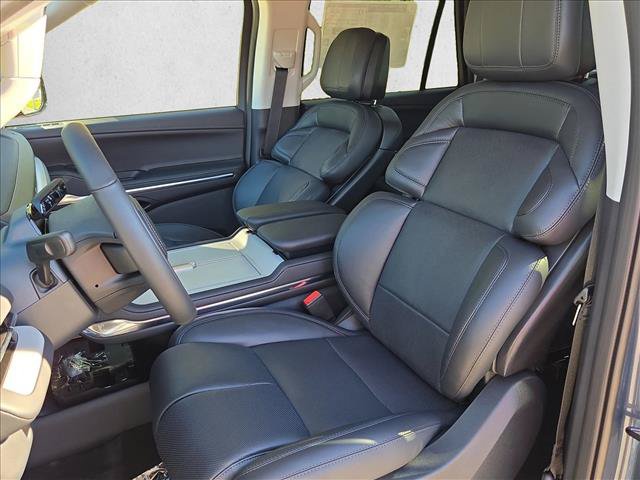 New 2027 Lincoln Navigator Reserve AWD/4WD image 4