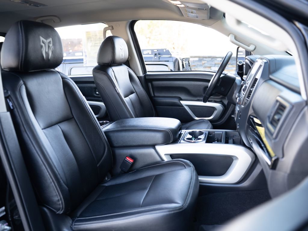 Used 2023 Nissan Titan SV w/ SV Convenience Package image 18
