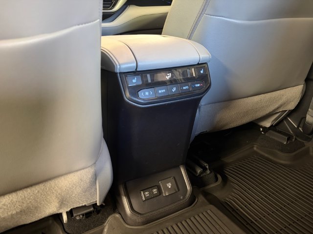 Used 2021 Toyota Highlander Platinum AWD/4WD image 32