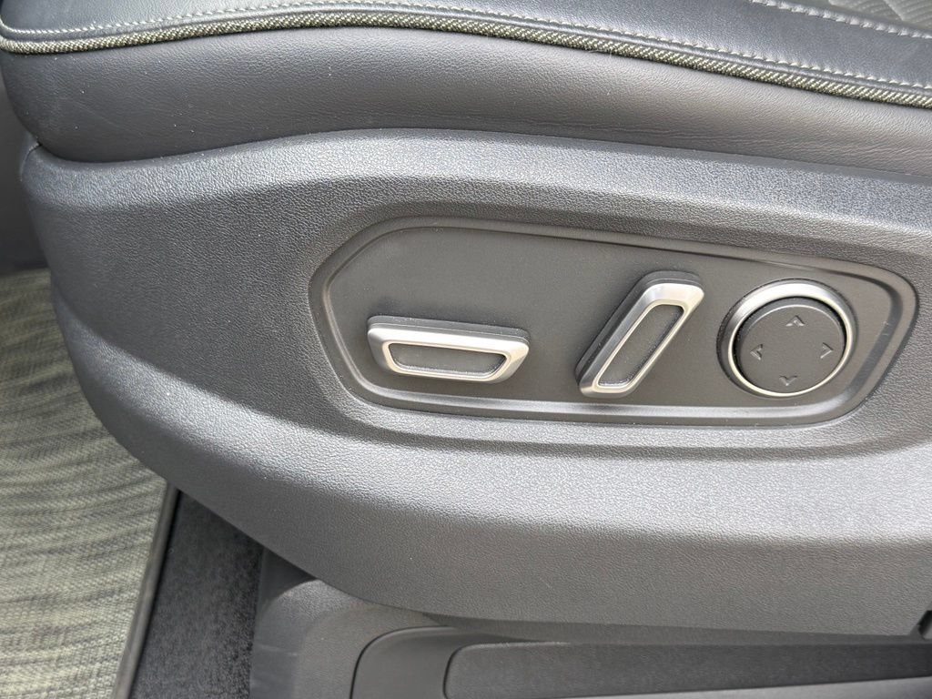Used 2025 Rivian R1S Adventure AWD/4WD image 29