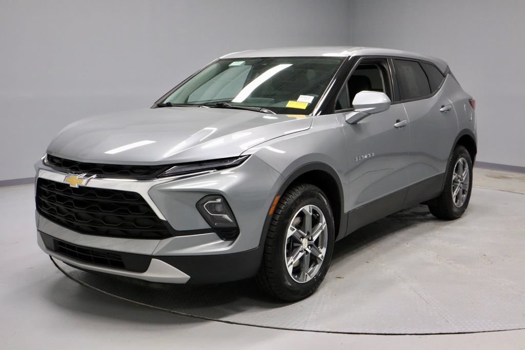 Used 2025 Chevrolet Blazer LT FWD image 7