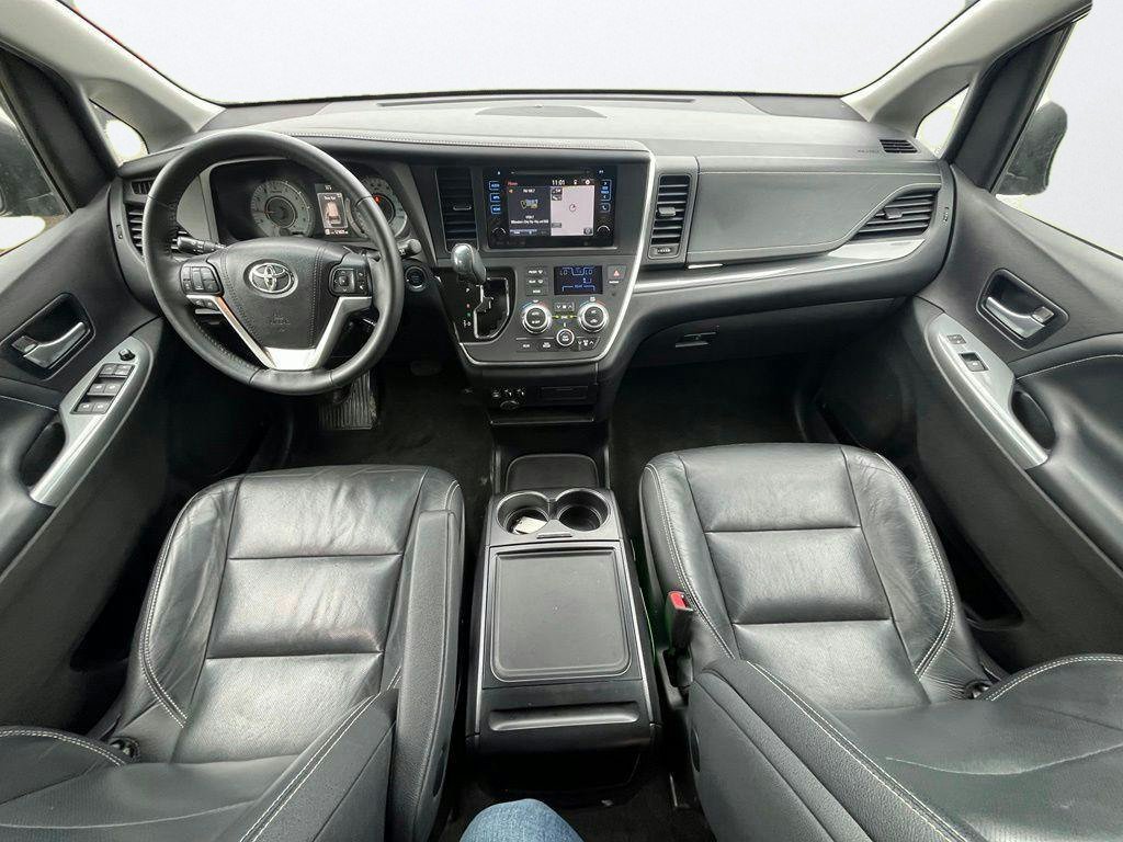 Used 2016 Toyota Sienna SE w/ SE Preferred Package FWD image 13