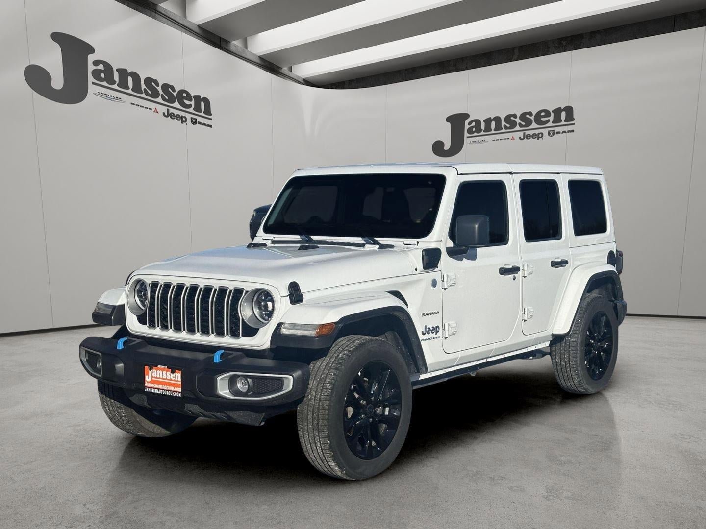 Used 2024 Jeep Wrangler Unlimited Sahara AWD/4WD image 8