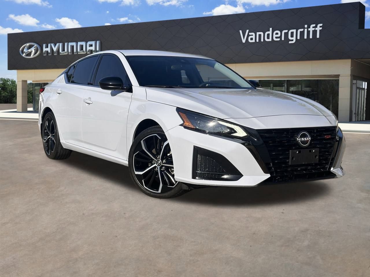 Used 2023 Nissan Altima 2.5 SR