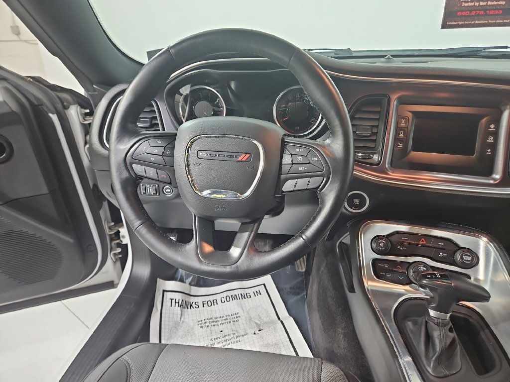 Used 2016 Dodge Challenger SXT w/ Driver Convenience Group RWD image 14