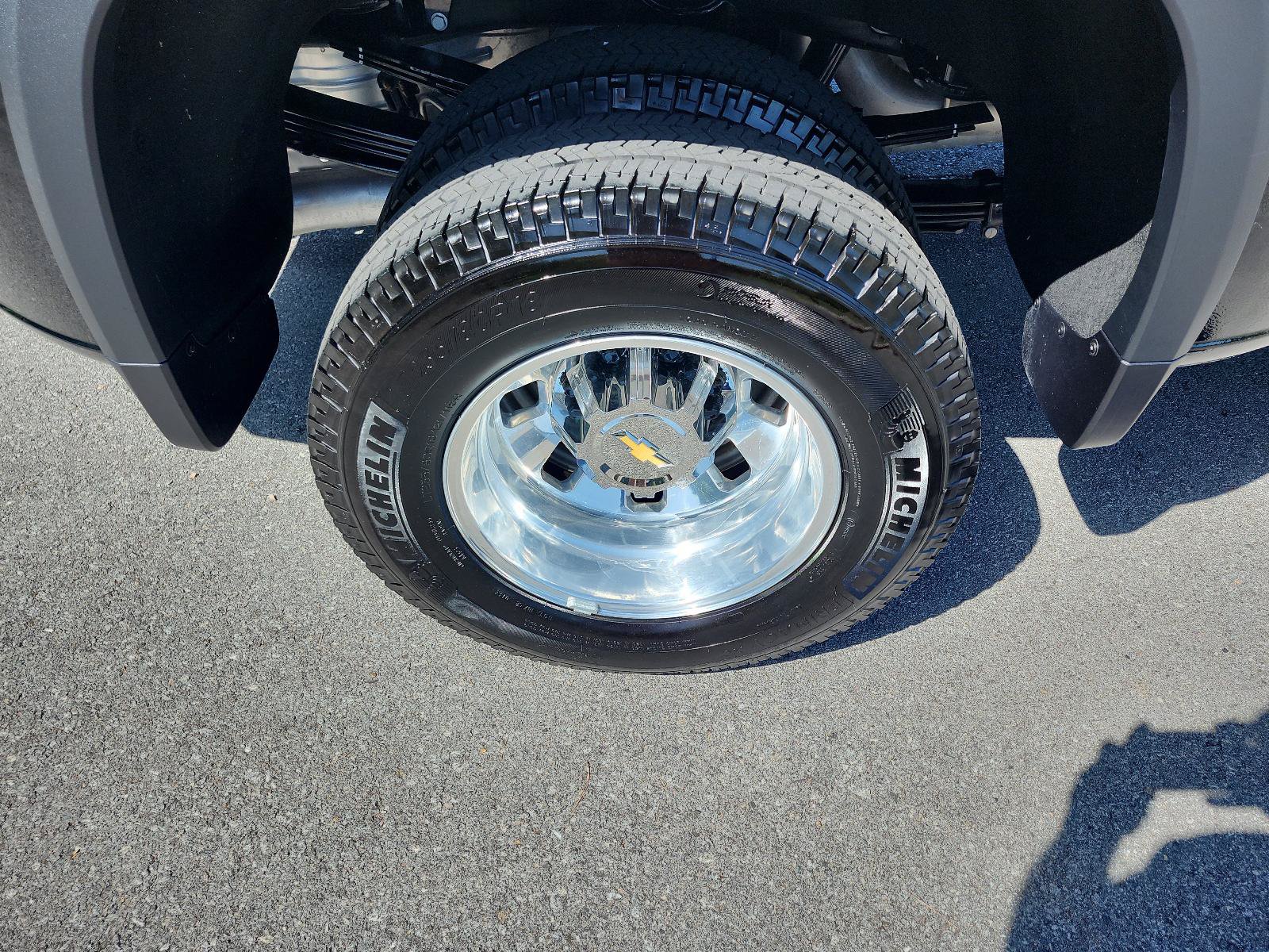 Used 2024 Chevrolet Silverado 3500 High Country w/ High Country Premium Package AWD/4WD image 6