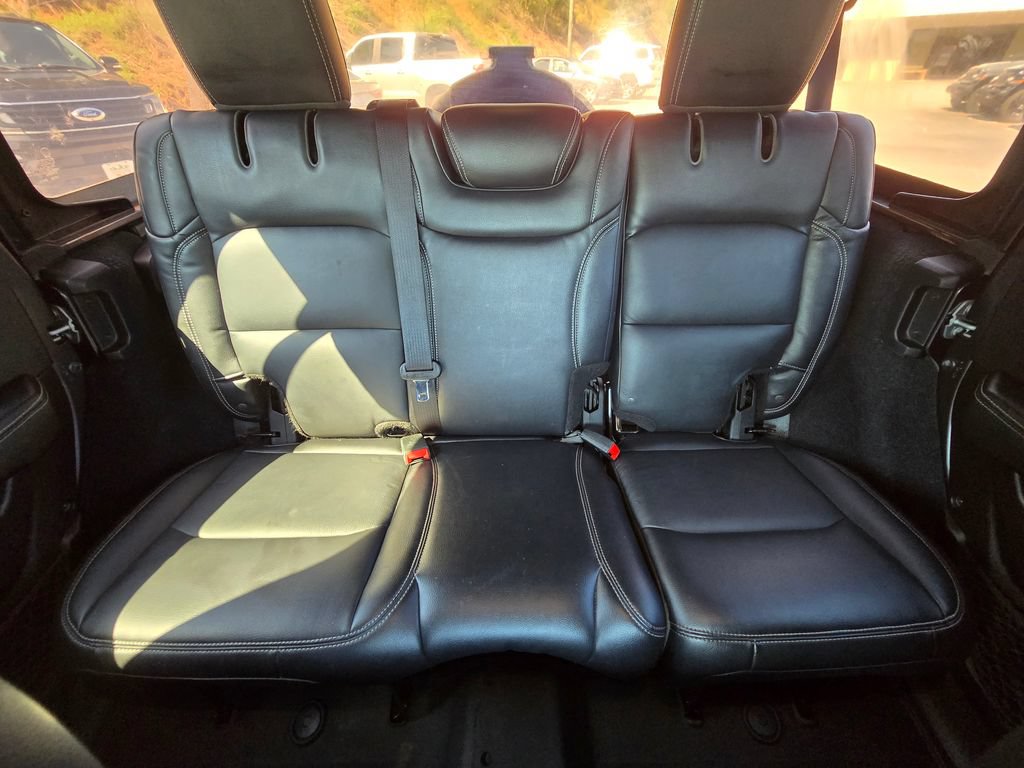 Used 2022 Jeep Wrangler Unlimited Sahara AWD/4WD image 43