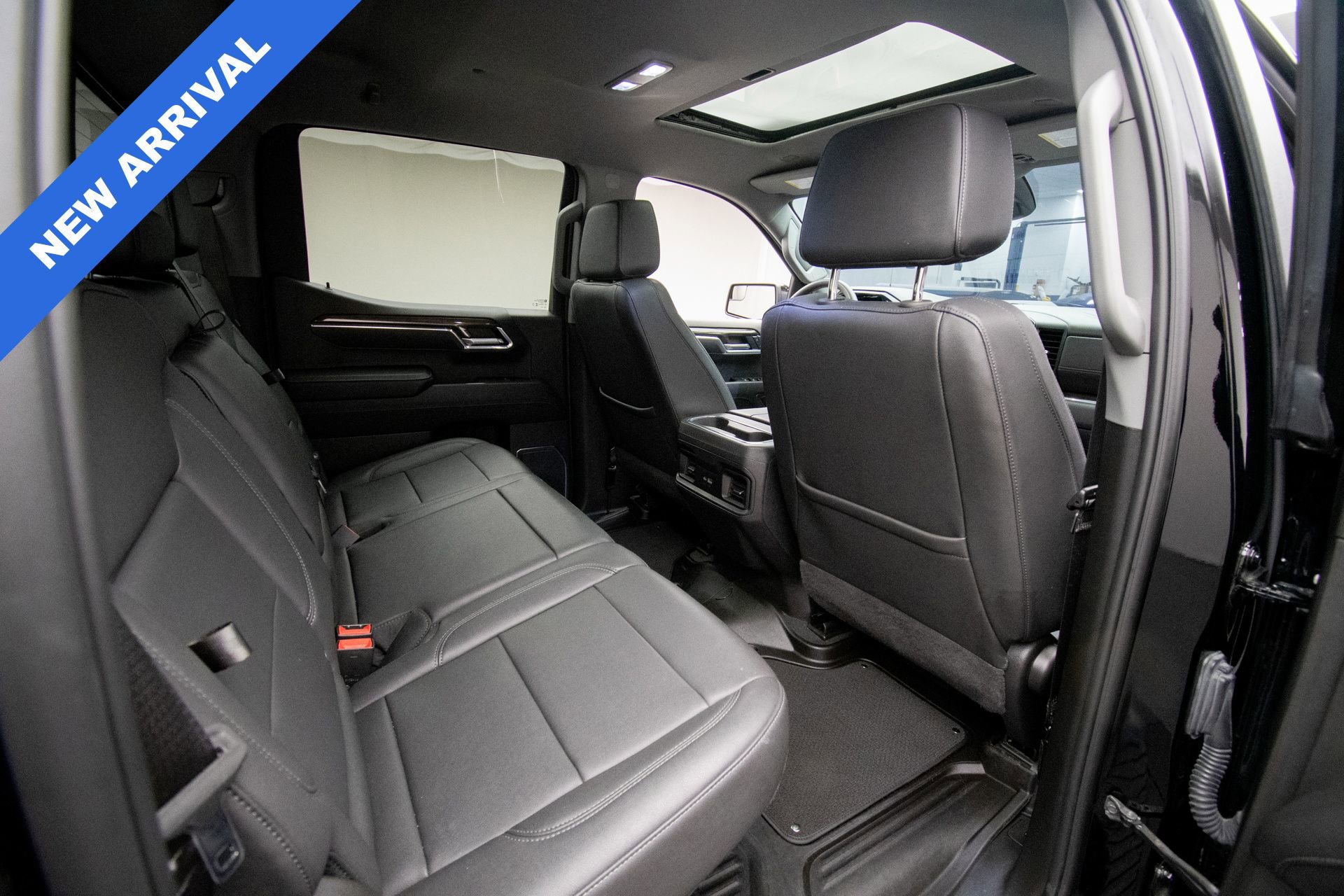 Used 2025 Chevrolet Silverado 1500 LT Trail Boss w/ Convenience Package II AWD/4WD image 24