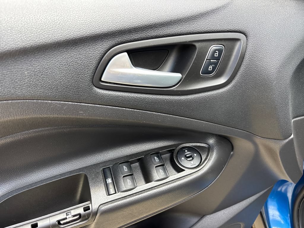 Used 2017 Ford Escape SE w/ SE Cold Weather Package FWD image 16