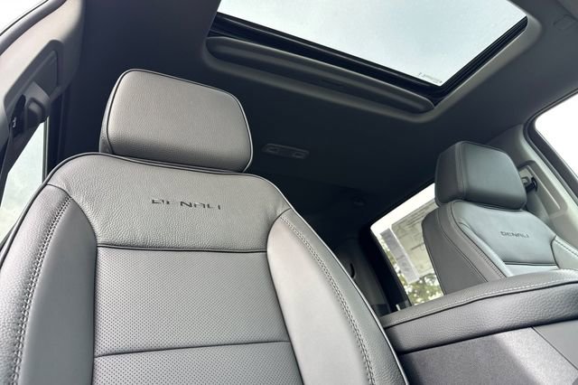 New 2026 GMC Sierra 2500 Denali w/ Denali Reserve Package image 18