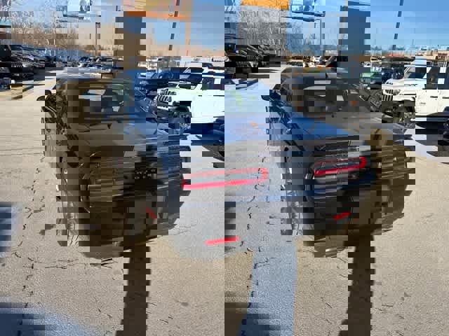 Used 2016 Dodge Challenger SRT w/ Technology Group image 23