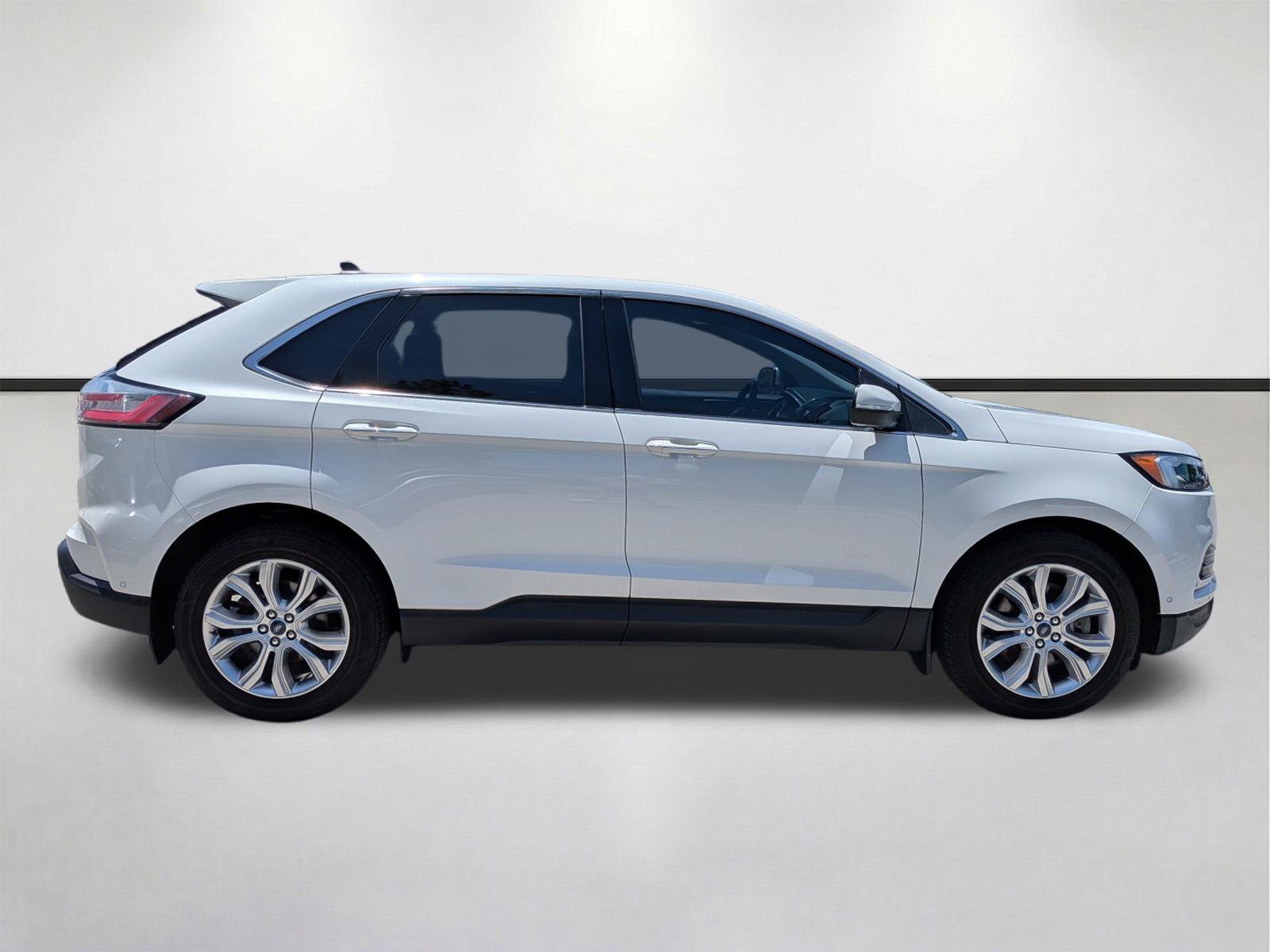 Used 2020 Ford Edge Titanium w/ Equipment Group 301A AWD/4WD image 3