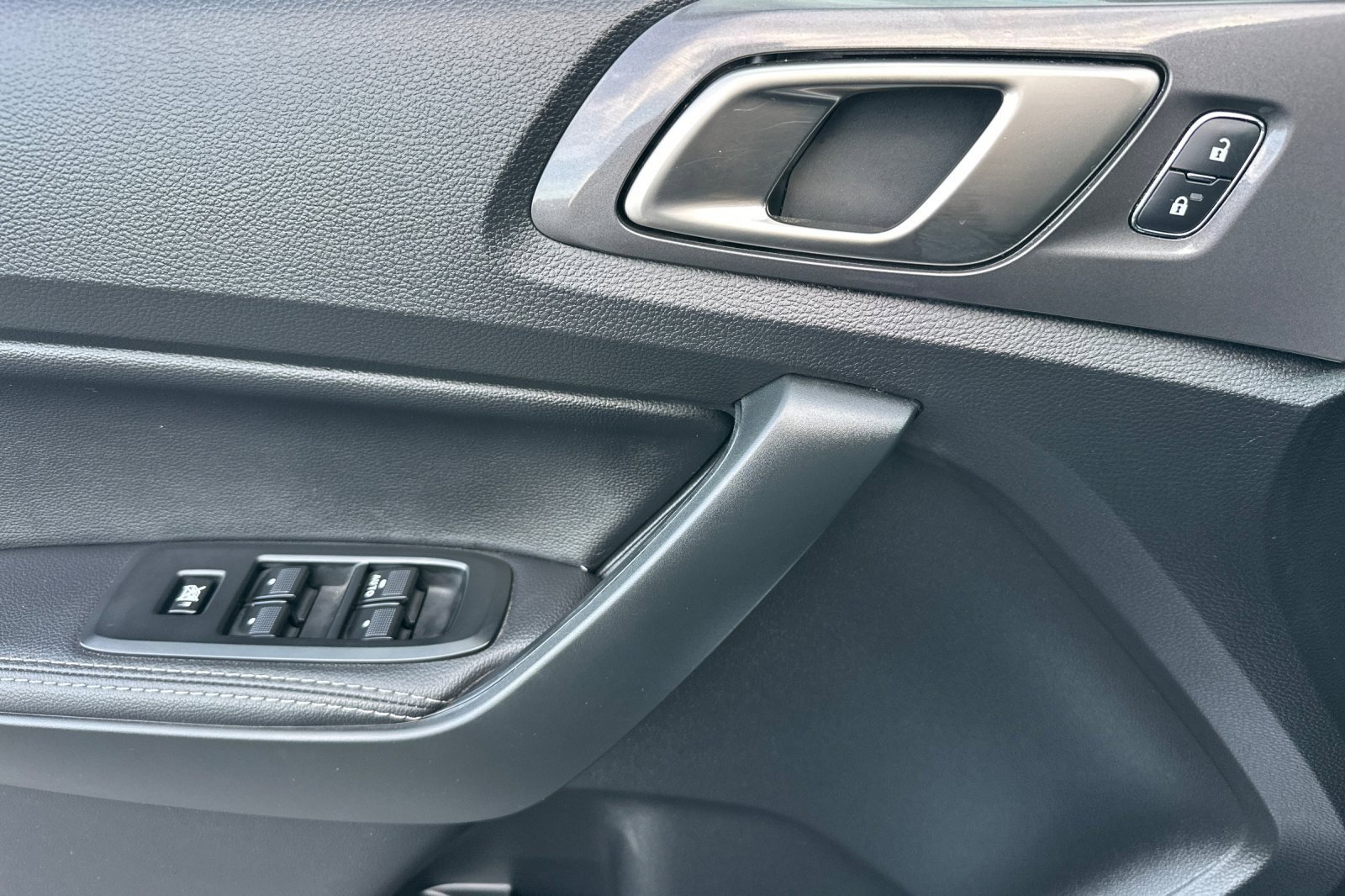 Used 2019 Ford Ranger Lariat w/ Equipment Group 501A Mid image 11