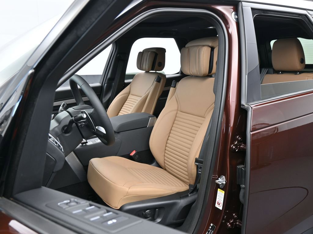 Used 2026 Land Rover Discovery Limited Edition image 10