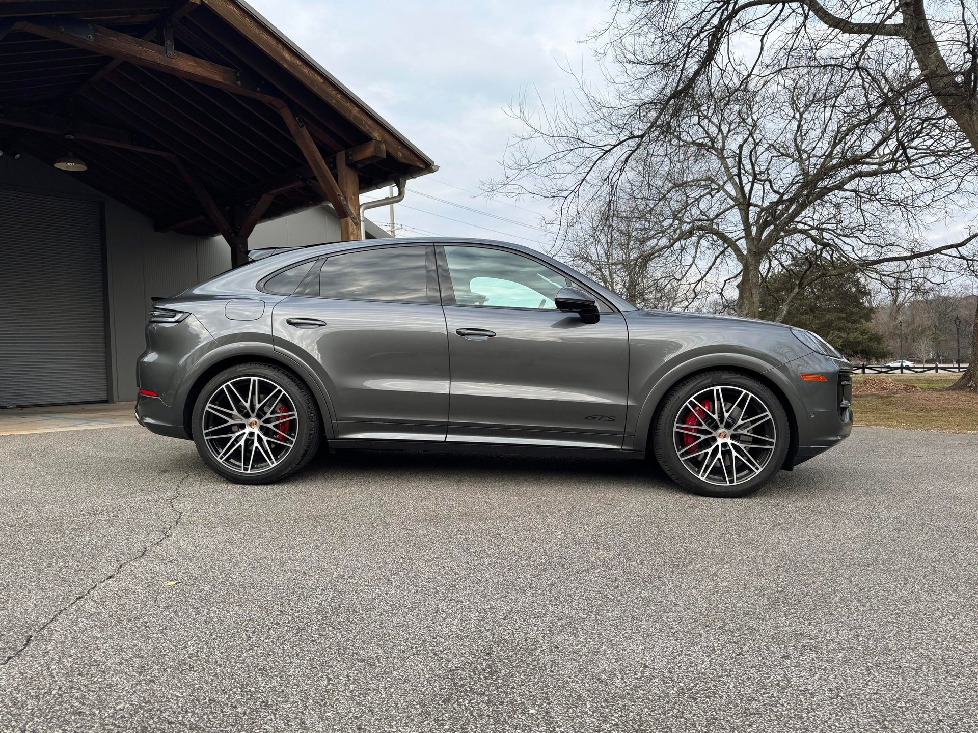 Used 2025 Porsche Cayenne GTS AWD/4WD image 3