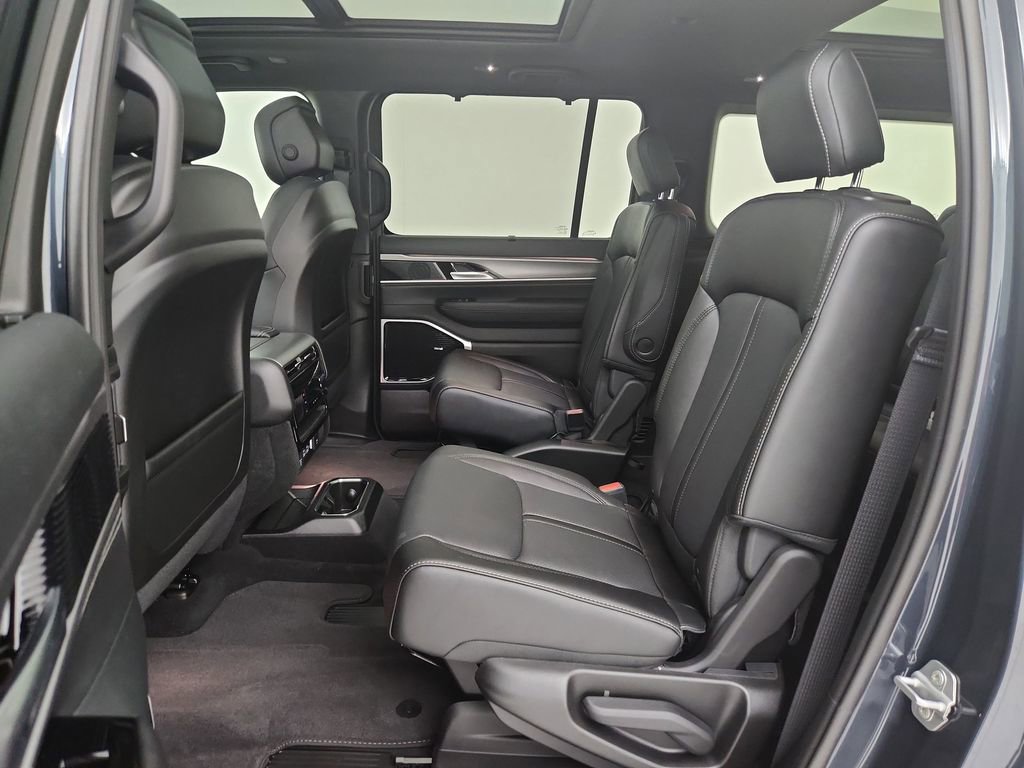 New 2025 Jeep Wagoneer Series III w/ Quick Order Package 25C Super image 32