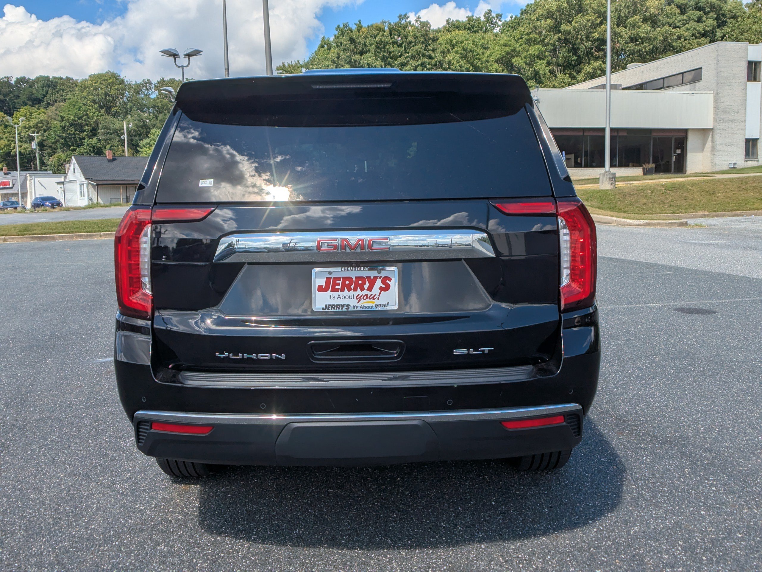 Used 2023 GMC Yukon SLT AWD/4WD image 8