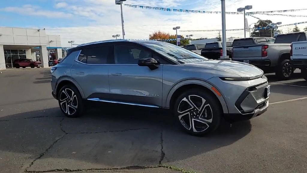 New 2026 Chevrolet Equinox EV LT image 2