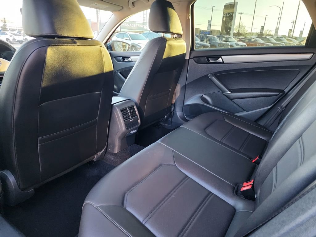 Used 2022 Volkswagen Passat 2.0T SE image 13