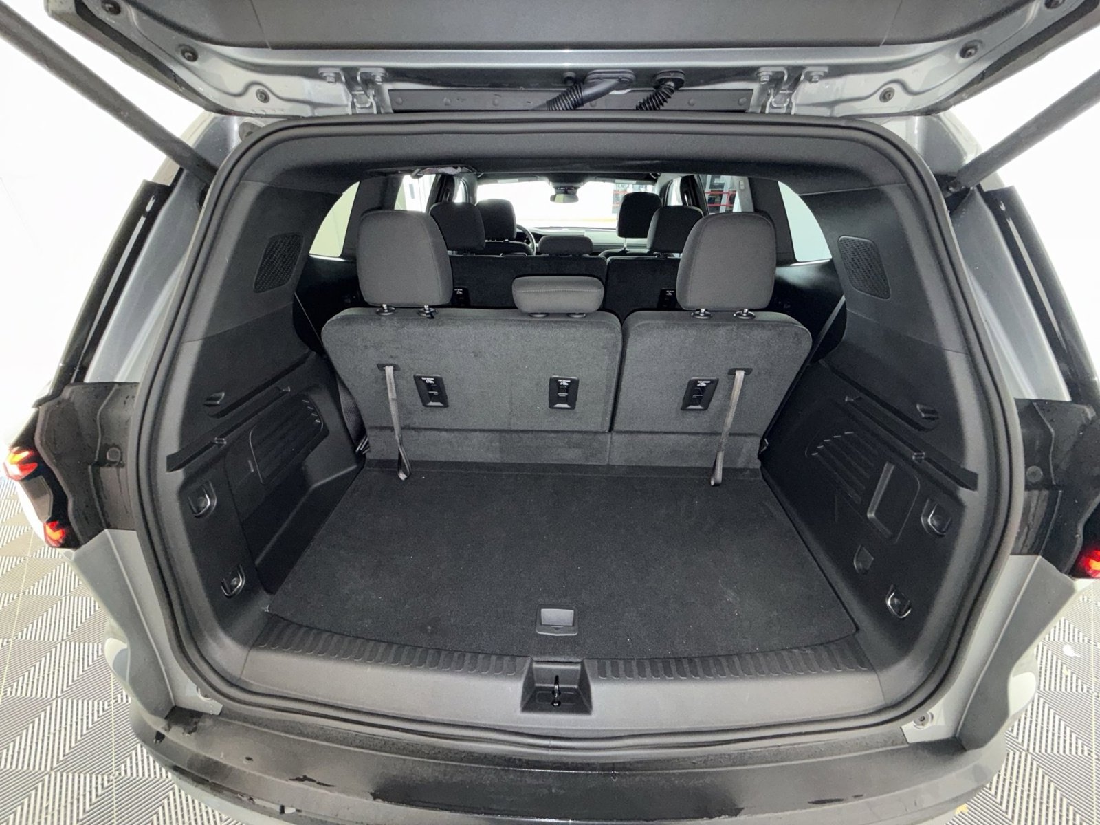 New 2025 GMC Acadia Elevation FWD image 26