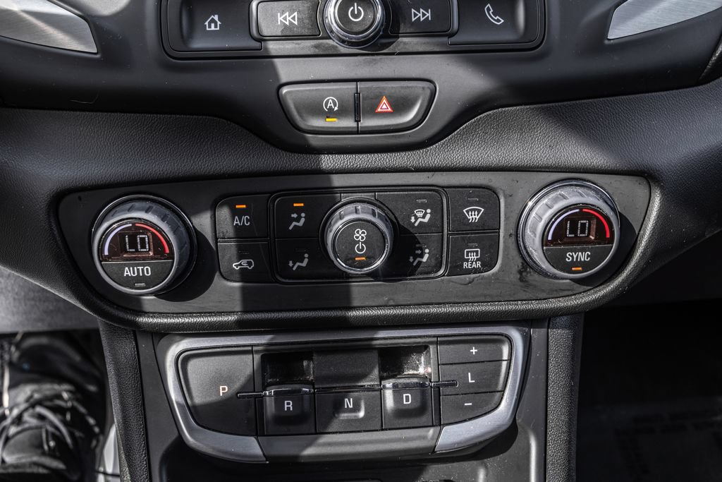 Used 2023 GMC Terrain SLE w/ Driver Convenience Package FWD image 21