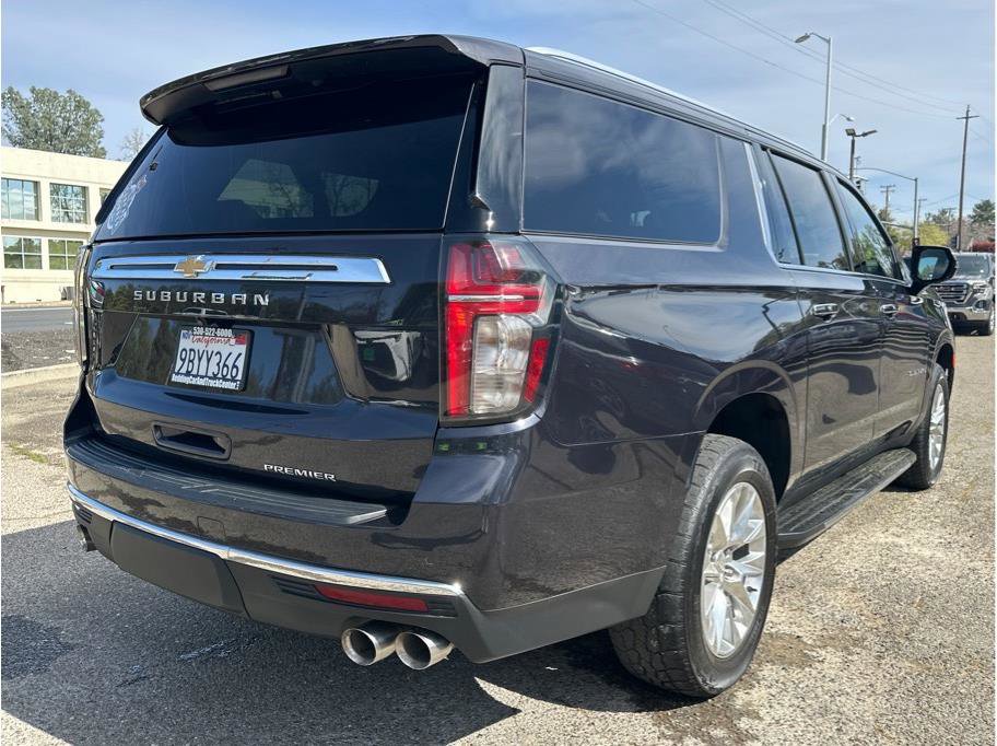 Used 2023 Chevrolet Suburban Premier image 9