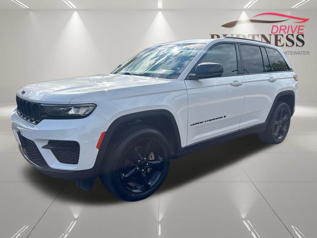 Used 2023 Jeep Grand Cherokee Altitude AWD/4WD image 4