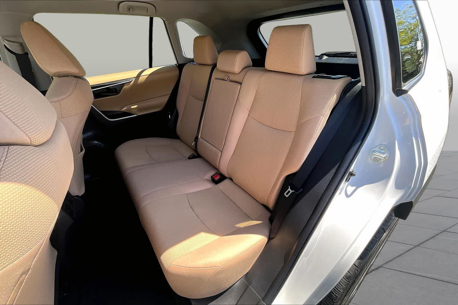 Certified 2023 Toyota RAV4 LE AWD/4WD image 40