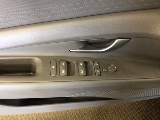 Used 2021 Hyundai Elantra SE FWD image 21