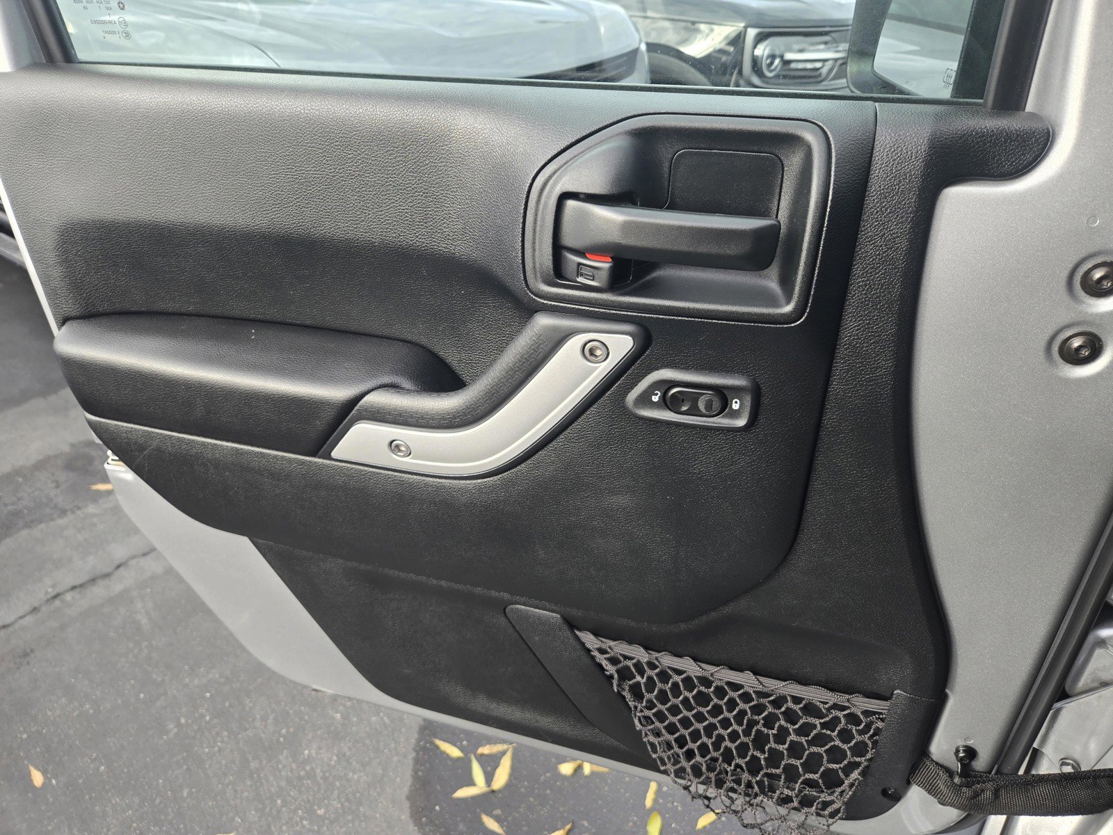 Used 2017 Jeep Wrangler Unlimited Sahara w/ Connectivity Group image 13