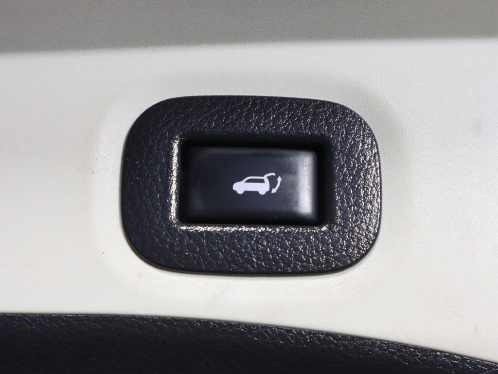 Used 2020 Nissan Rogue SV w/ Sun & Sound Touring Package AWD/4WD image 39