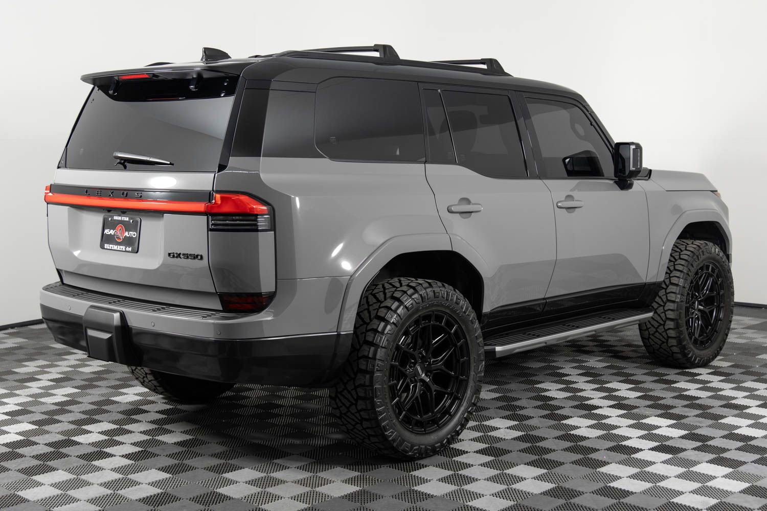 Used 2024 Lexus GX 550 w/ Accessory Package (2T) image 8