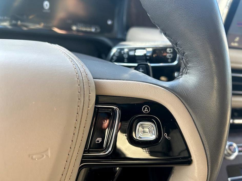 Used 2023 Lincoln Aviator Reserve w/ Equipment Group 201A image 16