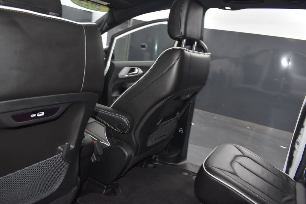Used 2025 Chrysler Pacifica Limited FWD image 28